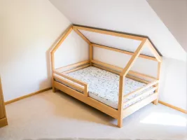 Dětská domečková postel z masivu